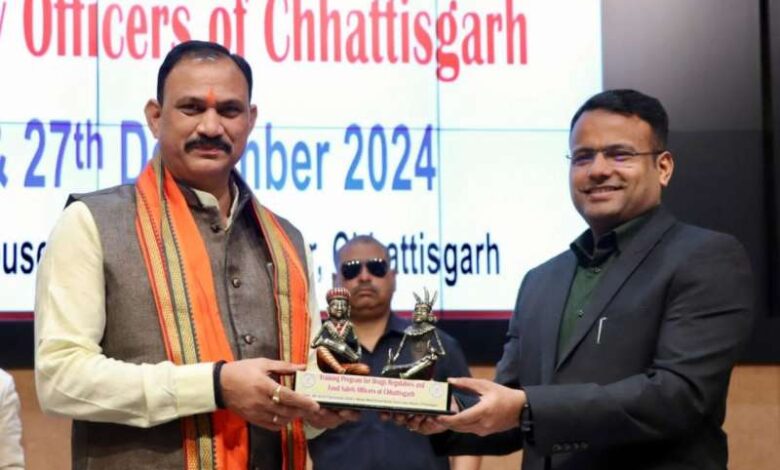 छत्तीसगढ़ में बनेगा फार्मास्यूटिकल एवं मेडिकल डिवाइसेस हब : स्वास्थ्य मंत्री छत्तीसगढ़ में बनेगा फार्मास्यूटिकल एवं मेडिकल डिवाइसेस हब : स्वास्थ्य मंत्री