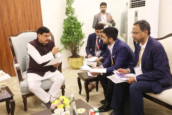 मुख्यमंत्री डॉ. यादव ने निवेशकों और उद्योग जगत के अग्रणी लीडर्स के साथ की वन-ऑन-वन मीटिंग्स मुख्यमंत्री डॉ. यादव ने निवेशकों और उद्योग जगत के अग्रणी लीडर्स के साथ की वन-ऑन-वन मीटिंग्स