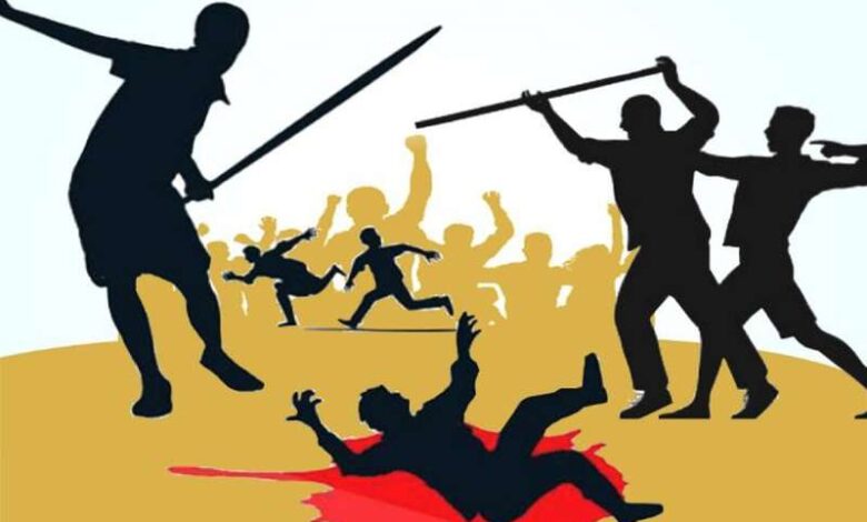 3 बोरी धान चोरी के आरोप में युवक की पीट-पीटकर हत्या, 12 लोग गिरफ्तार 3 बोरी धान चोरी के आरोप में युवक की पीट-पीटकर हत्या, 12 लोग गिरफ्तार