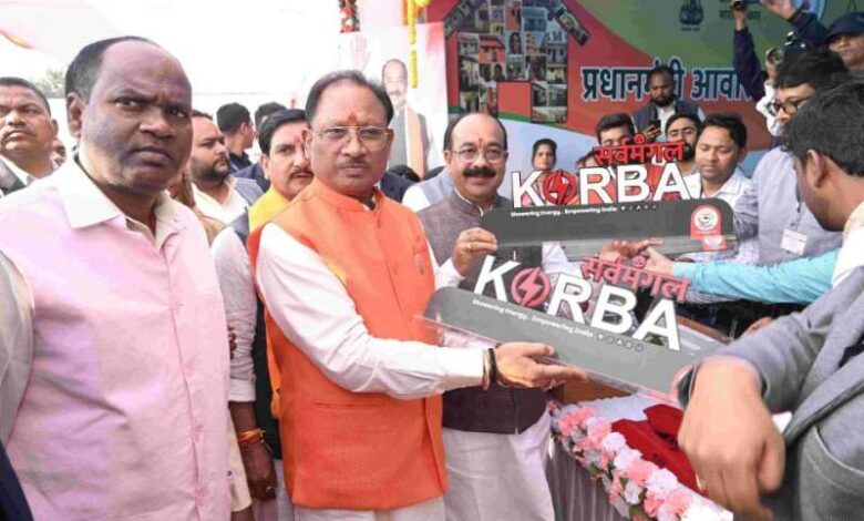 मुख्यमंत्री ने पीएम आवास के हितग्राहियों को दी चाबी मुख्यमंत्री ने पीएम आवास के हितग्राहियों को दी चाबी