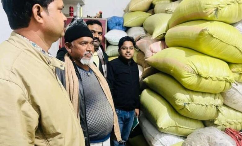 अवैध धान के भंडारण पर बड़ी कार्रवाई, 62 क्विंटल से अधिक का धान जब्त अवैध धान के भंडारण पर बड़ी कार्रवाई, 62 क्विंटल से अधिक का धान जब्त
