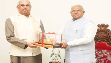 राज्यपाल पटेल से बिहार के राज्यपाल आर्लेकर ने की सौजन्य भेंट