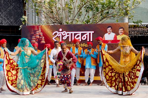 “संभावना’’ गतिविधि में हुई भोजपुरी गायन एवं नृत्य प्रस्तुति “संभावना’’ गतिविधि में हुई भोजपुरी गायन एवं नृत्य प्रस्तुति