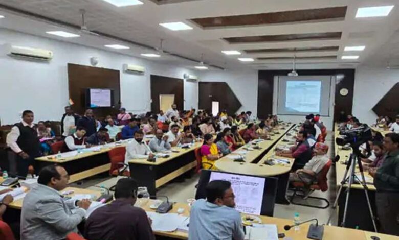 जगदलपुर: 48 वार्डों का आरक्षण तय, 21 एसटी, एससी व ओबीसी के लिए, 27 अनारक्षित जगदलपुर: 48 वार्डों का आरक्षण तय, 21 एसटी, एससी व ओबीसी के लिए, 27 अनारक्षित