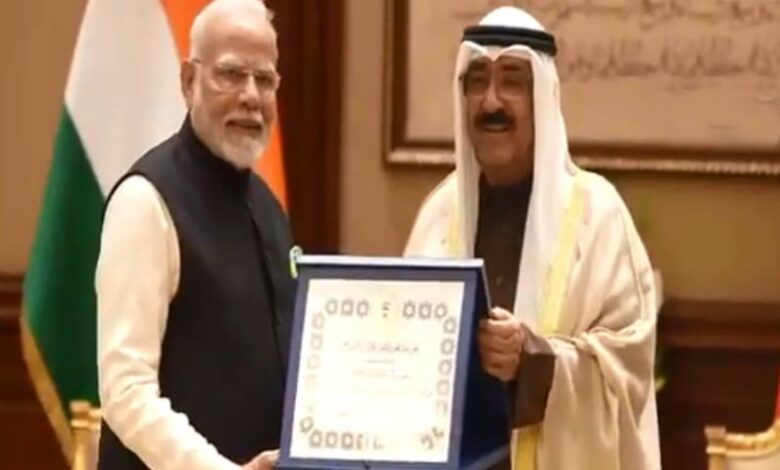पीएम मोदी को गार्ड ऑफ ऑनर, कुवैत ने की ऐतिहासिक संबंधों को और मजबूत करने की पहल पीएम मोदी को गार्ड ऑफ ऑनर, कुवैत ने की ऐतिहासिक संबंधों को और मजबूत करने की पहल