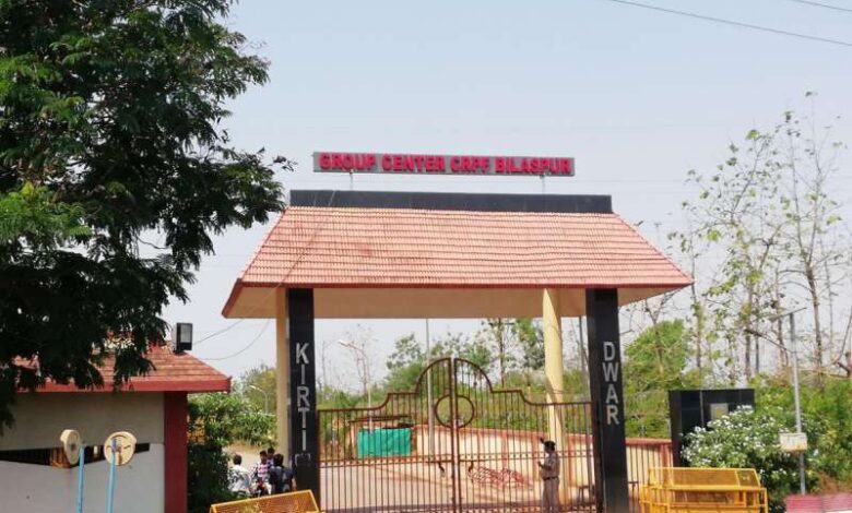 CRPF कांस्टेबल ने कैंप में की आत्महत्या, बैरक में शव मिलने से मचा हड़कंप CRPF कांस्टेबल ने कैंप में की आत्महत्या, बैरक में शव मिलने से मचा हड़कंप