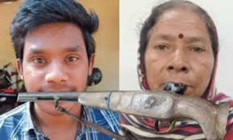 छत्तीसगढ़-बिलासपुर में ‘फ्लावर नहीं फायर हूँ’ डायलॉग बोलकर जमीन पर किया फायर, दादी और युवक घायल छत्तीसगढ़-बिलासपुर में ‘फ्लावर नहीं फायर हूँ’ डायलॉग बोलकर जमीन पर किया फायर, दादी और युवक घायल