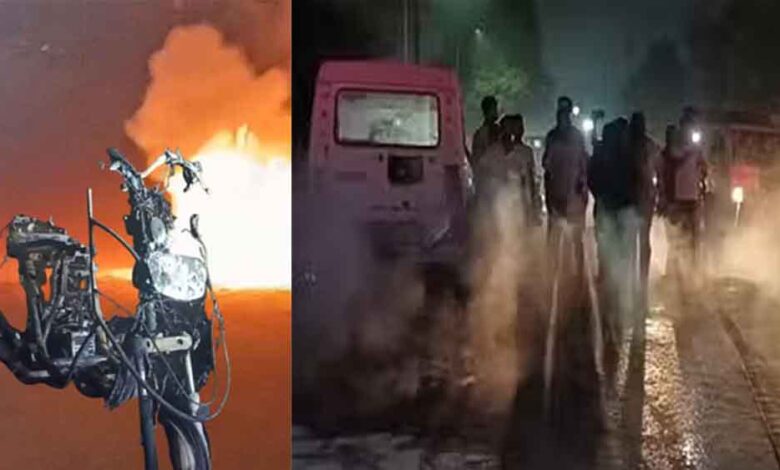 छत्तीसगढ़-बिलासपुर में चलती स्कूटी में अचानक लगी आग, तीन सवारों ने मुश्किल से बचाई जान छत्तीसगढ़-बिलासपुर में चलती स्कूटी में अचानक लगी आग, तीन सवारों ने मुश्किल से बचाई जान