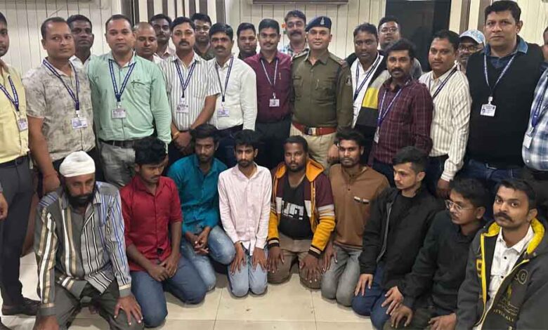छत्तीसगढ़-रायपुर में 50 से अधिक चाकूबाजों-हिस्ट्रीशीटर्स की लगी क्लास, नये साल से पहले राउंडअप किए 200 बदमाश छत्तीसगढ़-रायपुर में 50 से अधिक चाकूबाजों-हिस्ट्रीशीटर्स की लगी क्लास, नये साल से पहले राउंडअप किए 200 बदमाश