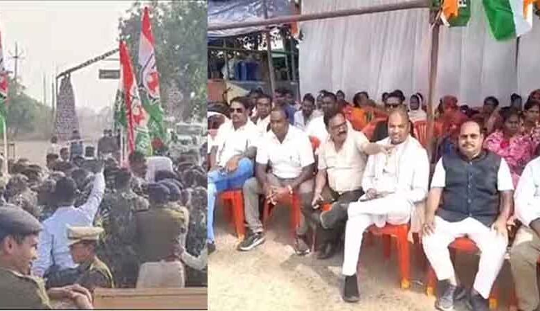 छत्तीसगढ़-धमतरी में कांग्रेस नेताओं ने दिया कलेक्ट्रेट में धरना, भाजपा सरकार पर वादाखिलाफी की आरोप छत्तीसगढ़-धमतरी में कांग्रेस नेताओं ने दिया कलेक्ट्रेट में धरना, भाजपा सरकार पर वादाखिलाफी की आरोप