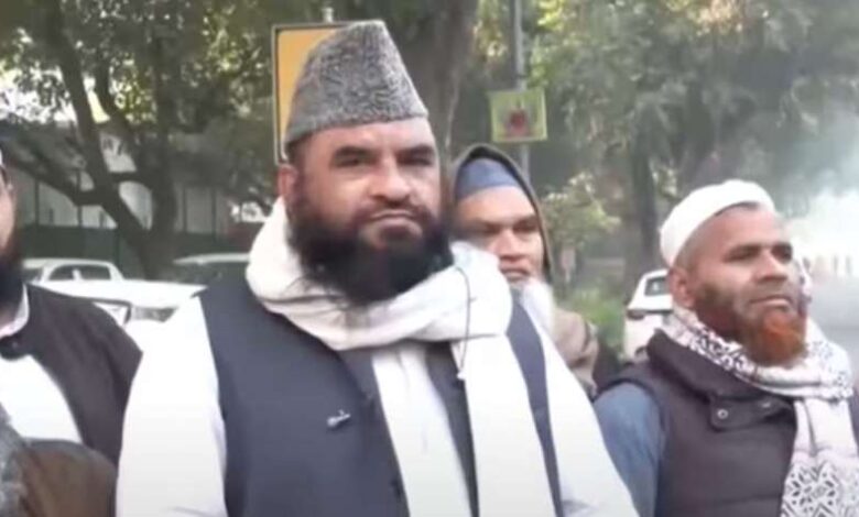 केजरीवाल के घर पहुंचे इमाम:, सुरक्षाबलों ने रोका, बकाया सैलरी को लेकर नाराजगी जताई केजरीवाल के घर पहुंचे इमाम:, सुरक्षाबलों ने रोका, बकाया सैलरी को लेकर नाराजगी जताई