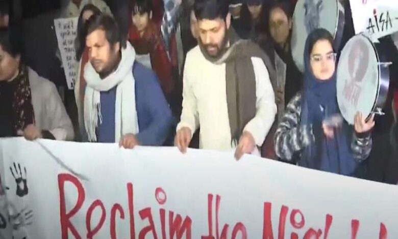 निर्भया कांड की वर्षगांठ पर JNUSU का विरोध मार्च