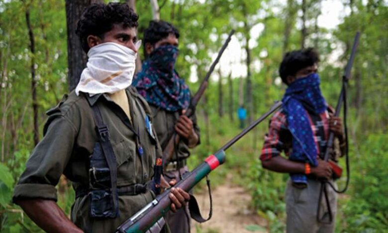 पहली बार नक्सलियों ने एक महिला की हत्या की, बेटे के सामने दी खौफनाक सजा पहली बार नक्सलियों ने एक महिला की हत्या की, बेटे के सामने दी खौफनाक सजा
