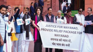 केंद्र नहीं दे रहा वायनाड को विशेष पैकेज, प्रियंका गांधी व विपक्षी सांसदों ने किया विरोध प्रदर्शन