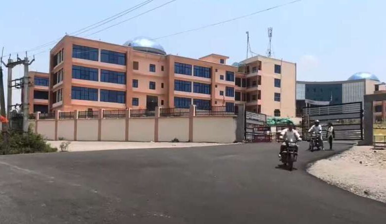 रांची के सेंट्रल यूनिवर्सिटी कैंपस में छात्रा से दिनदहाड़े दुष्कर्म का प्रयास रांची के सेंट्रल यूनिवर्सिटी कैंपस में छात्रा से दिनदहाड़े दुष्कर्म का प्रयास