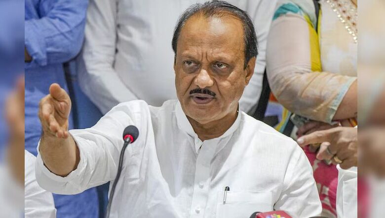 चुनाव जीतने के बाद पहली बार चाचा शरद पवार से मिलने पहुंचे अजित 