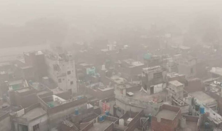 लाहौर की सड़कों पर उतरे सैकड़ों लोग, स्वच्छ हवा और जलवायु परिवर्तन पर कार्रवाई की मांग लाहौर की सड़कों पर उतरे सैकड़ों लोग, स्वच्छ हवा और जलवायु परिवर्तन पर कार्रवाई की मांग