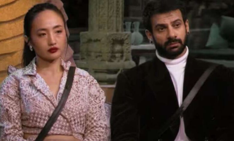 Bigg Boss 18: सलमान खान के निशाने पर करणवीर मेहरा और चुम दरांग का रिश्ता, वीकेंड का वार में होगा खुलासा