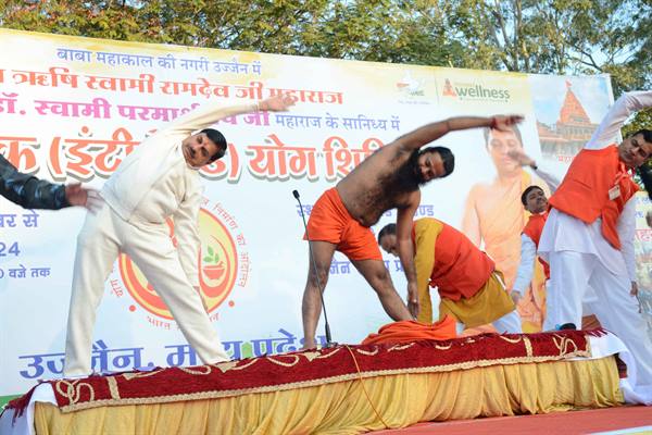 योग मनोयोग से होता है, सहयोग से नहीं : सीएम योग मनोयोग से होता है, सहयोग से नहीं : सीएम