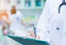 600 किमी दूर से डॉक्टर ने लगाई अटेंडेंस, महीने भर की सैलरी काटी