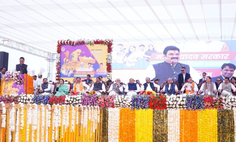 खाद्य मंत्री की मांग मुख्यमंत्री ने की मंच से पूरी खाद्य मंत्री की मांग मुख्यमंत्री ने की मंच से पूरी