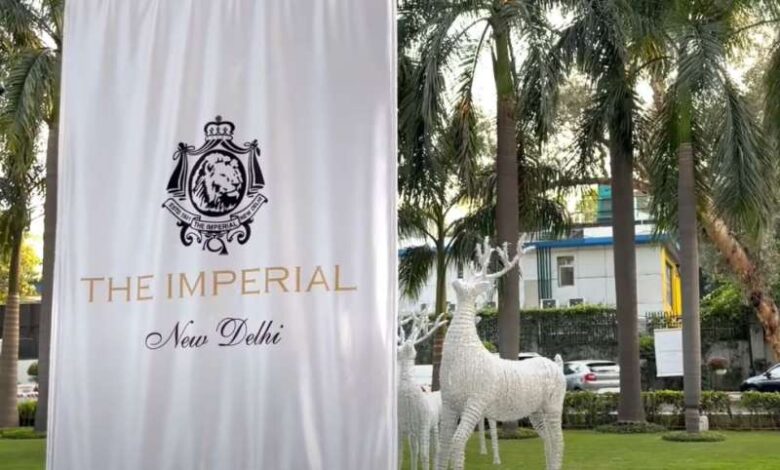 दिल्ली में 10 वर्षीय बेटे के गम में इम्पीरियल होटल की छत से कूदकर महिला ने दी जान दिल्ली में 10 वर्षीय बेटे के गम में इम्पीरियल होटल की छत से कूदकर महिला ने दी जान