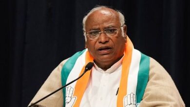 चुनाव आयोग की अखंडता नष्‍ट करना संविधान और लोकतंत्र पर सीधा हमला – मल्लिकार्जुन खरगे  