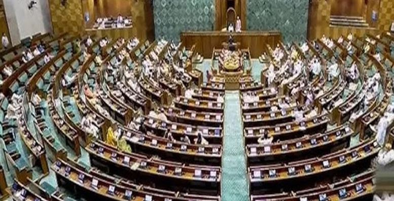 लोकसभा में आज ‘संविधान की यात्रा’ पर विशेष चर्चा, गरमाई सियासत लोकसभा में आज ‘संविधान की यात्रा’ पर विशेष चर्चा, गरमाई सियासत