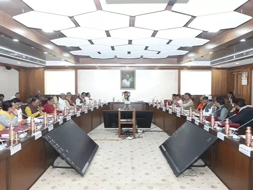 मोहन कैबिनेट: 11 केवी फीडर्स सोलराइज होंगे, सौ फीसदी एरिया होगा सिंचित मोहन कैबिनेट: 11 केवी फीडर्स सोलराइज होंगे, सौ फीसदी एरिया होगा सिंचित