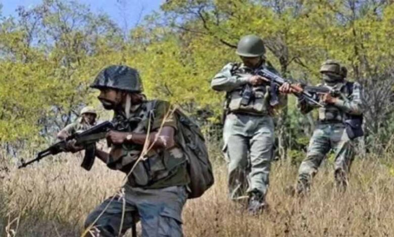तीन राज्यों की पुलिस मुरकुडडोह बेस कैंप में कर रही पेट्रोलिंग, नक्सलियों के खिलाफ चल रही बड़े अभियान तैयारी तीन राज्यों की पुलिस मुरकुडडोह बेस कैंप में कर रही पेट्रोलिंग, नक्सलियों के खिलाफ चल रही बड़े अभियान तैयारी