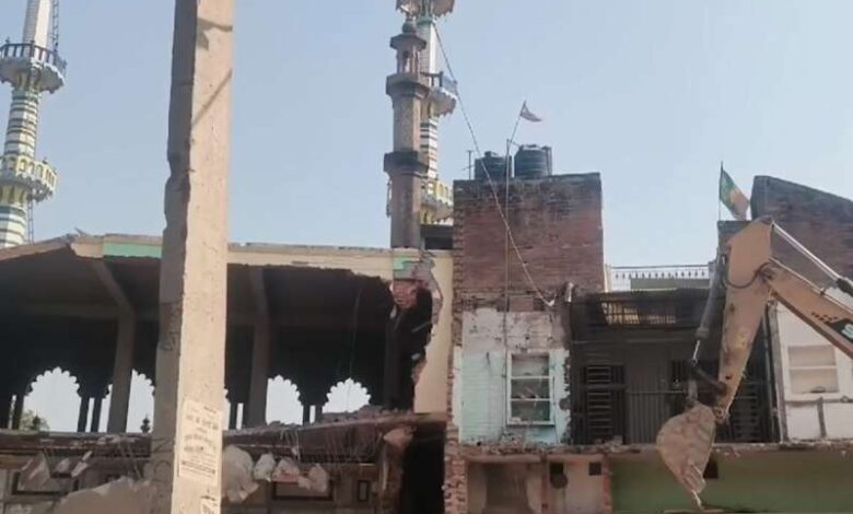 क्या सुप्रीम कोर्ट के दिशा-निर्देशों की अनदेखी की गई? नूरी मस्जिद पर बुलडोजर चलने के बाद विवाद शुरू हो गया