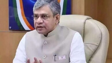 रेल मंत्री ने संसद में बताया, जनरल कोच की संख्या बढ़ाने पर क्या है सरकार की योजना