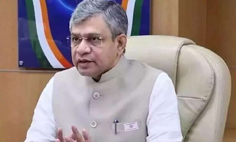 रेल मंत्री ने संसद में बताया, जनरल कोच की संख्या बढ़ाने पर क्या है सरकार की योजना रेल मंत्री ने संसद में बताया, जनरल कोच की संख्या बढ़ाने पर क्या है सरकार की योजना