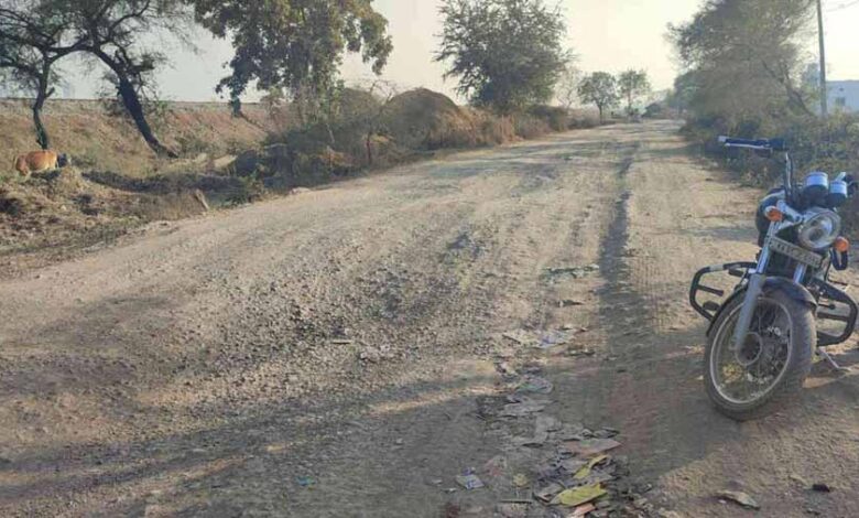 बलौदाबाजार में खराब और खस्ताहाल सड़कों से आम जनता त्रस्त बलौदाबाजार में खराब और खस्ताहाल सड़कों से आम जनता त्रस्त