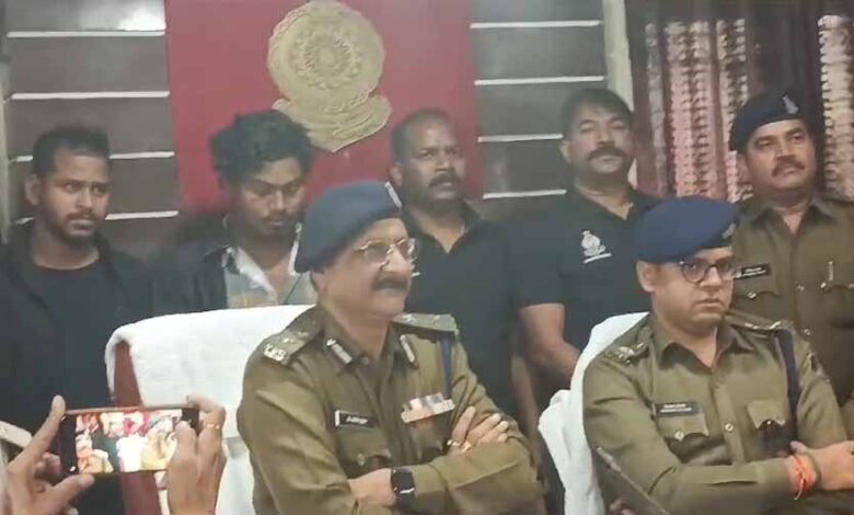 सराफा व्यापारी की हत्या का खुलासा, ड्राइवर और उसके भाई ने मिलकर जघन्य अपराध को दिया अंजाम सराफा व्यापारी की हत्या का खुलासा, ड्राइवर और उसके भाई ने मिलकर जघन्य अपराध को दिया अंजाम