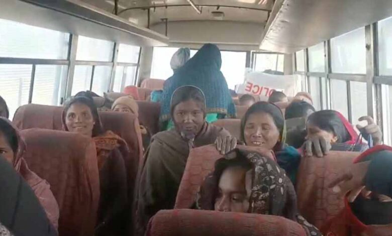 कोयला चोरी के मामले में सरगुजा पुलिस की बड़ी कार्रवाई, 15 ग्रामीणों को किया गिरफ्तार कोयला चोरी के मामले में सरगुजा पुलिस की बड़ी कार्रवाई, 15 ग्रामीणों को किया गिरफ्तार