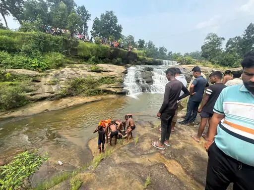 दोस्तों के साथ घूमने गए डिप्टी कलेक्टर के बेटे की डैम में डूबने से हुई मौत दोस्तों के साथ घूमने गए डिप्टी कलेक्टर के बेटे की डैम में डूबने से हुई मौत