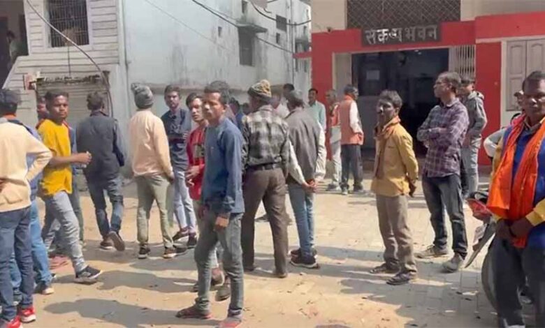 जिला पंचायत चुनाव में बाहरी उम्मीदवार खड़ा करने पर ग्रामीणों ने भाजपा के खिलाफ मोर्चा खोल जिला पंचायत चुनाव में बाहरी उम्मीदवार खड़ा करने पर ग्रामीणों ने भाजपा के खिलाफ मोर्चा खोल