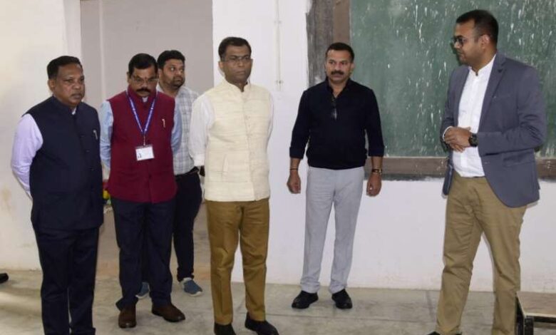 राज्य निर्वाचन आयुक्त अजय सिंह एक दिवसीय दौरे पर सरगुजा पहुंचे राज्य निर्वाचन आयुक्त अजय सिंह एक दिवसीय दौरे पर सरगुजा पहुंचे