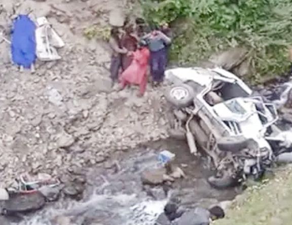 किश्तवाड़ में बोलेरो के खाई में गिरने से 04 की मौत, 02 लापता किश्तवाड़ में बोलेरो के खाई में गिरने से 04 की मौत, 02 लापता