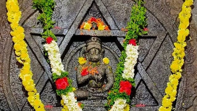परसोन मंदिर: त्रेता युग से जुड़ा है मंदिर का इतिहास, बजरंगबलि के पद चिन्ह आज भी हैं मौजूद परसोन मंदिर: त्रेता युग से जुड़ा है मंदिर का इतिहास, बजरंगबलि के पद चिन्ह आज भी हैं मौजूद