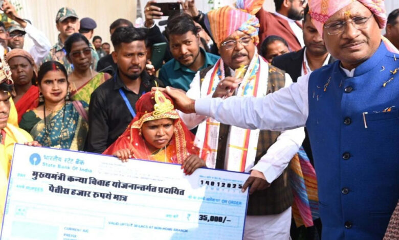 रायपुर : मुख्यमंत्री कन्या विवाह योजना से 300 बेटियां परिणय सूत्र में बंधीर : मुख्यमंत्री साय ने दिया आशीर्वाद रायपुर : मुख्यमंत्री कन्या विवाह योजना से 300 बेटियां परिणय सूत्र में बंधीर : मुख्यमंत्री साय ने दिया आशीर्वाद
