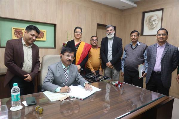 राज्य निर्वाचन आयुक्त मनोज श्रीवास्तव ने किया पदभार ग्रहण राज्य निर्वाचन आयुक्त मनोज श्रीवास्तव ने किया पदभार ग्रहण