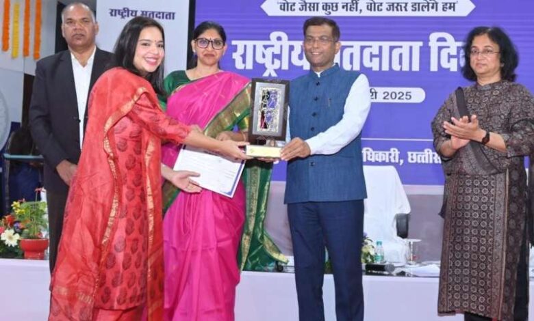 राष्ट्रीय मतदाता दिवस 2025 : लोकतंत्र में मतदाताओं की भूमिका सबसे महत्वपूर्ण : राज्य निर्वाचन आयुक्त अजय कुमार सिंह राष्ट्रीय मतदाता दिवस 2025 : लोकतंत्र में मतदाताओं की भूमिका सबसे महत्वपूर्ण : राज्य निर्वाचन आयुक्त अजय कुमार सिंह