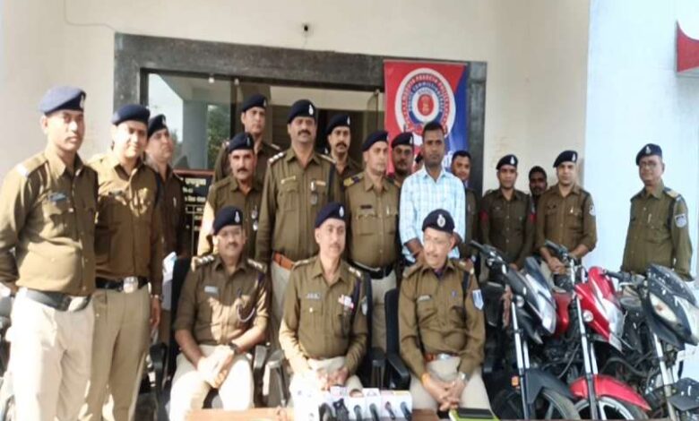 भोपाल: अयोध्या नगर पुलिस की बड़ी कार्रवाई, 19 मोबाइल फोन के साथ दो लुटेरे गिरफ्तार भोपाल: अयोध्या नगर पुलिस की बड़ी कार्रवाई, 19 मोबाइल फोन के साथ दो लुटेरे गिरफ्तार