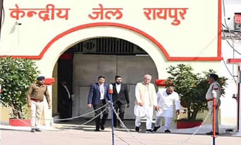 कवासी लखमा और देवेंद्र यादव से मुलाकात करने रायपुर सेंट्रल जेल पहुंचे पूर्व मुख्यमंत्री बघेल कवासी लखमा और देवेंद्र यादव से मुलाकात करने रायपुर सेंट्रल जेल पहुंचे पूर्व मुख्यमंत्री बघेल