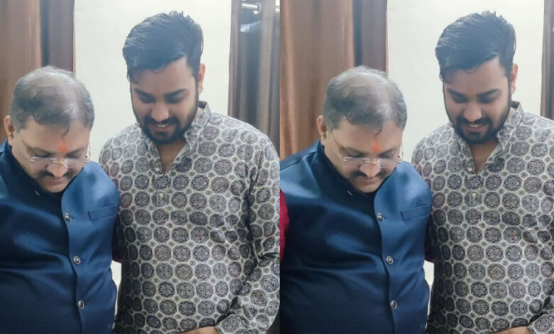 सांसद संतोष पांडेय से मिले भाजपा कार्यकर्ता, बोले जमानत पर चल रहे अपराधियों को न दें टिकट सांसद संतोष पांडेय से मिले भाजपा कार्यकर्ता, बोले जमानत पर चल रहे अपराधियों को न दें टिकट
