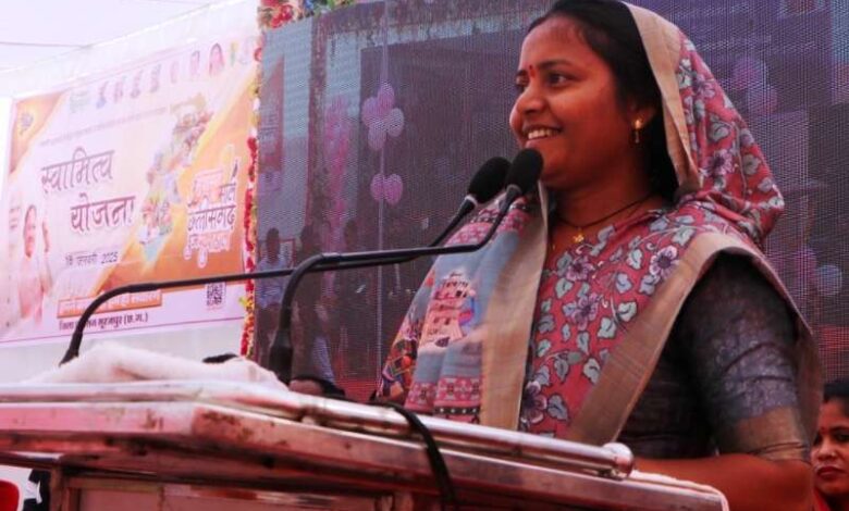 प्रधानमंत्री नरेंद्र मोदी ने वीडियो कॉन्फ्रेंसिंग से जुड़कर स्वामित्व योजना के तहत हितग्राहियों को बांटा संपत्ति कार्ड प्रधानमंत्री नरेंद्र मोदी ने वीडियो कॉन्फ्रेंसिंग से जुड़कर स्वामित्व योजना के तहत हितग्राहियों को बांटा संपत्ति कार्ड