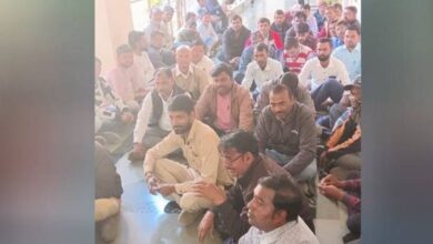 आरजीपीवी कर्मचारियों का विरोध प्रदर्शन