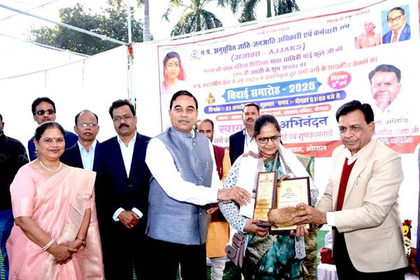 अपने अनुभव से अन्य लोगों का मार्ग करें प्रशस्त : उप मुख्यमंत्री देवड़ा अपने अनुभव से अन्य लोगों का मार्ग करें प्रशस्त : उप मुख्यमंत्री देवड़ा